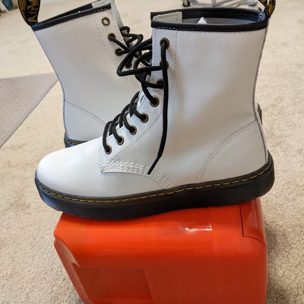 NWOB White Dr. Martens Zavala Size 8 Combat Boots